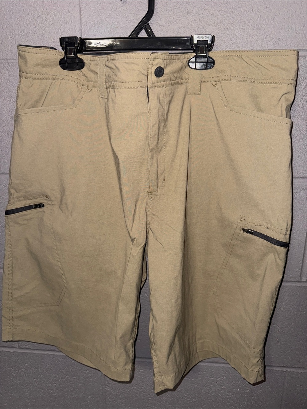 ZeroXposur Men's Cargo Shorts - Beige